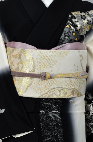 訪問着［白、黒、紫に刺繍の花］
