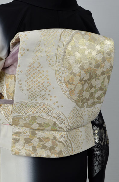 訪問着［白、黒、紫に刺繍の花］