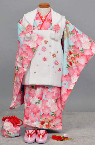 三歳被布セット(水色の着物、白い被布・桜、まり)