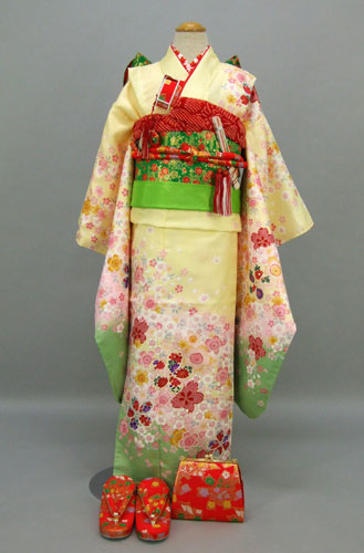 七歳祝着(黄色に黄緑のボカシ地・桜の花づくし)