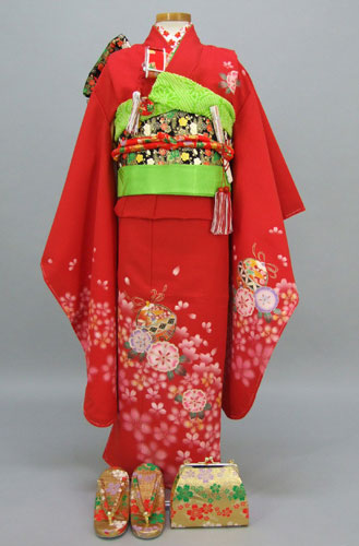 七歳祝着(赤地・桜とくす玉)