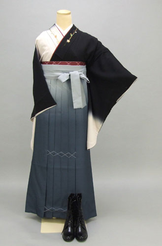 卒業袴(白と黒の片身変わり着物/グレーボカシ袴)