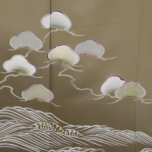 色留袖(黄土色地・松と波)