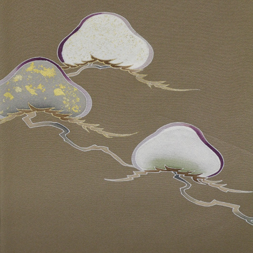 色留袖(黄土色地・松と波)