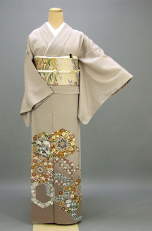 色留袖(濃淡のベージュ地・六角模様)