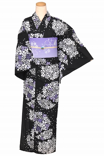 ゆかた(黒地・白と紫の小花)