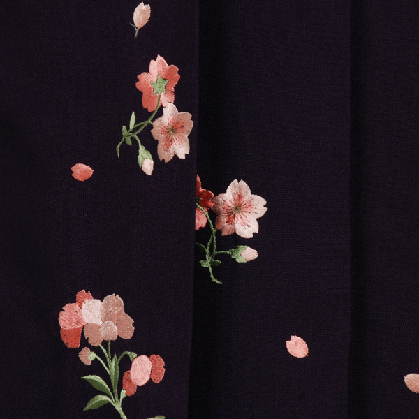 卒業袴(白地に桜模様)
