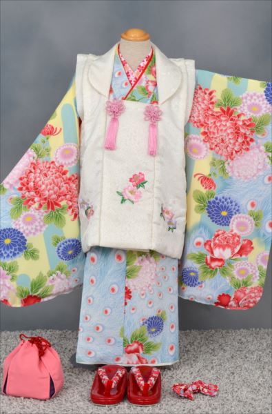 三歳祝着【水色地に菊・孔雀の羽】