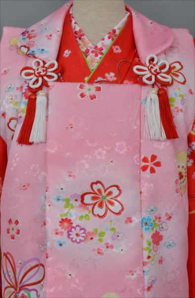 三歳祝着【赤地に花々・雪輪】