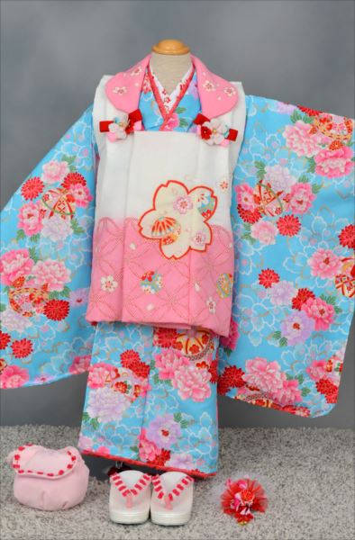 三歳祝着【空色時に牡丹・菊・毬】