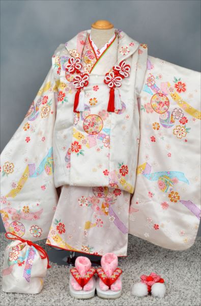 三歳祝着【白地に桜・毬】