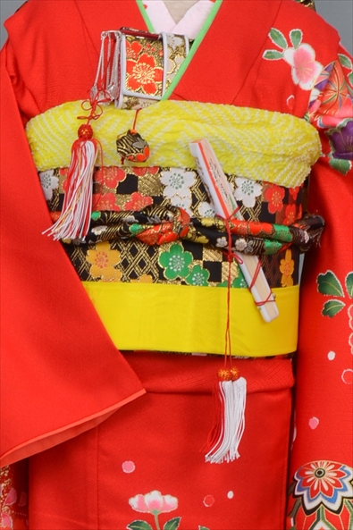 七歳祝着【朱赤地に四季の草花】
