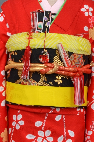 七歳祝着【赤地に雪輪・毬】