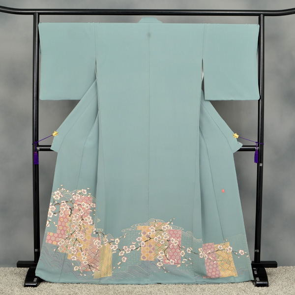 色留袖〔松葉色に枝垂れ梅〕