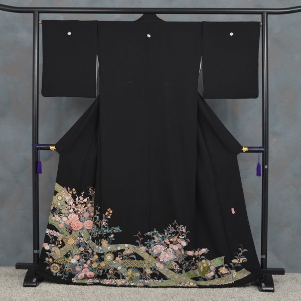 黒留袖〔かずら帯と四季草花 〕