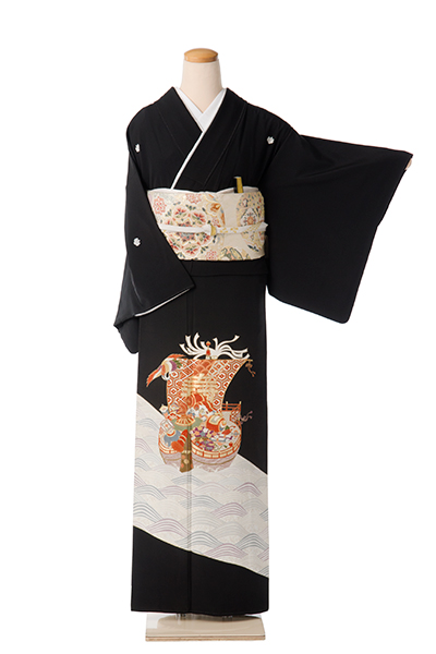 黒留袖〔宝船に吉祥文様〕